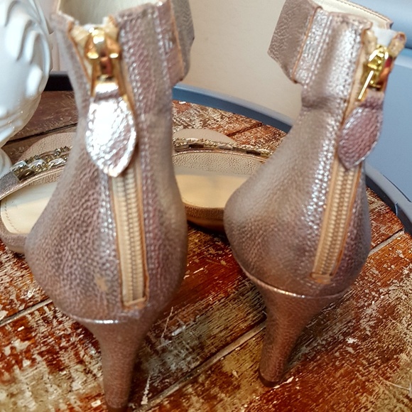 💜 Franco Sarto Gold Heel - Picture 4 of 7